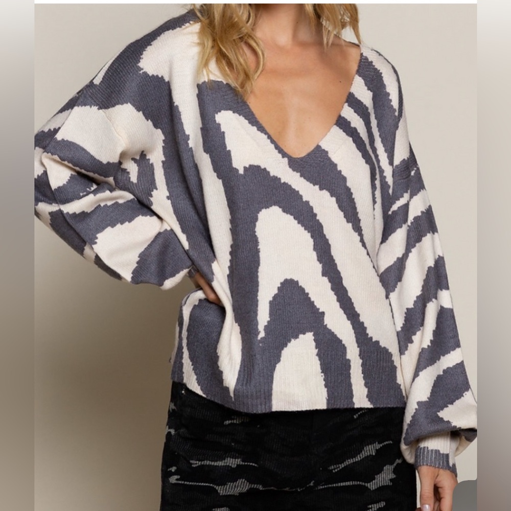 POL Zebra Print‎ Oversized V-Neck Sweater - Size L (NWOT)
